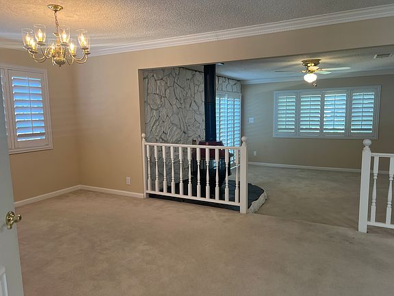 5th image of 1206 Meadowlark Dr
