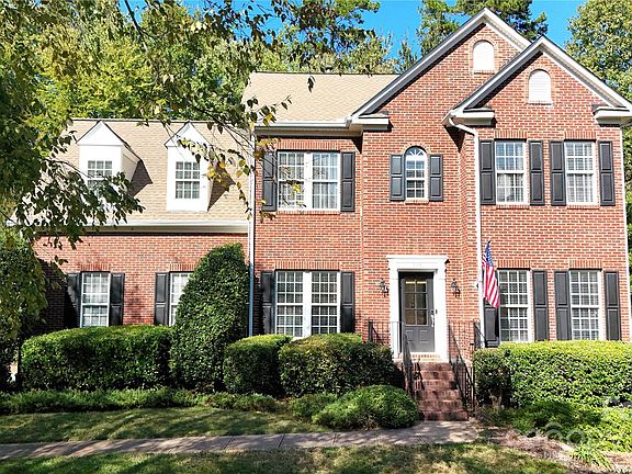 3rd image of 116 Montrose Dr