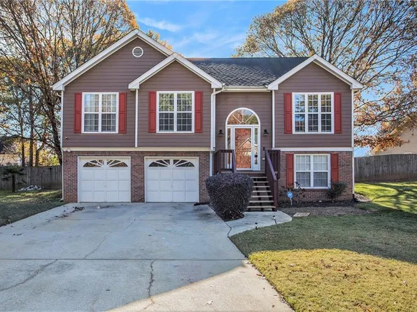 520 Weeping Willow Dr, Loganville, GA 30052