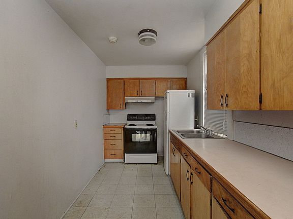 2nd image of 1012 W 12th St