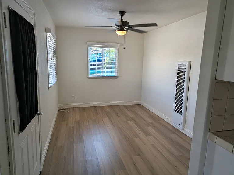 4919 La Rica Ave — Photo 2
