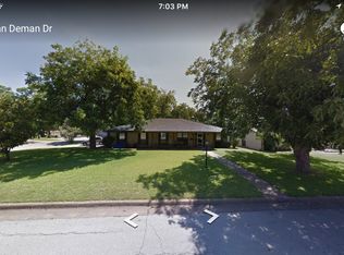 9001 Van Deman Dr, Benbrook, TX 76116