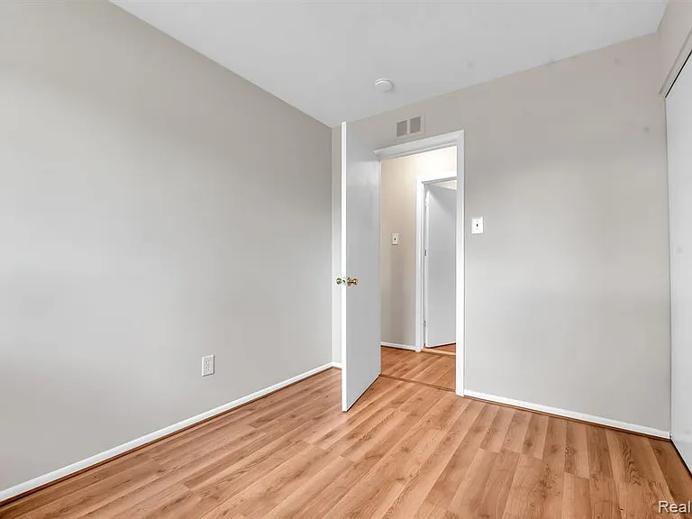 8211 Carrousel Blvd — Photo 5