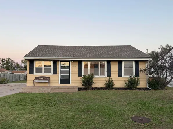 1518 Dixie St, Hutchinson, KS 67501