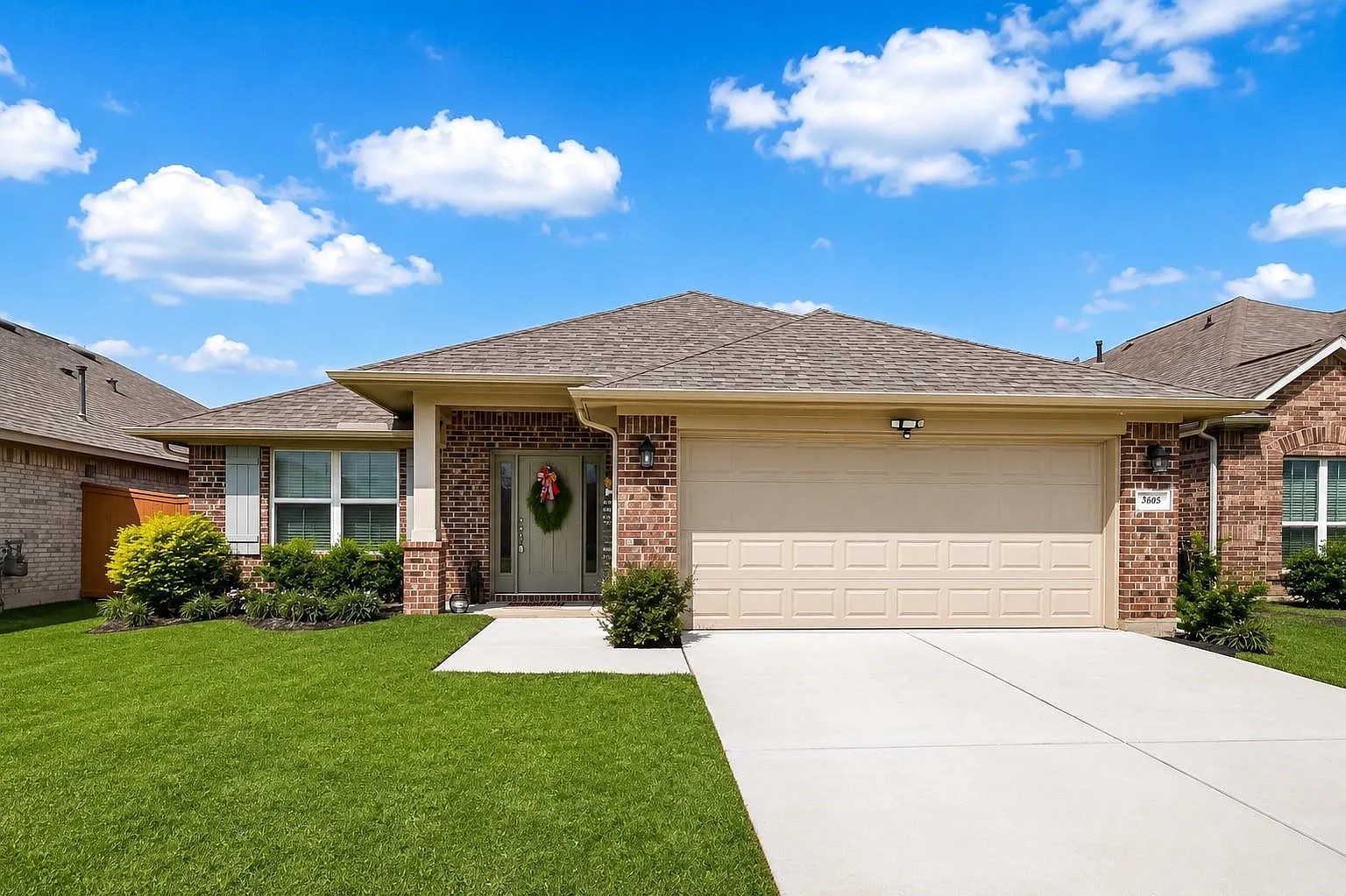 4 bed, 2.5 bath, 2200 sqft, $2,940 — Photo 3