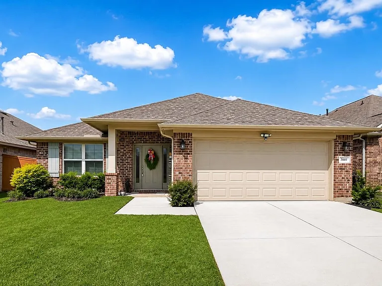 2605 Golden Palms Ln — Photo 3