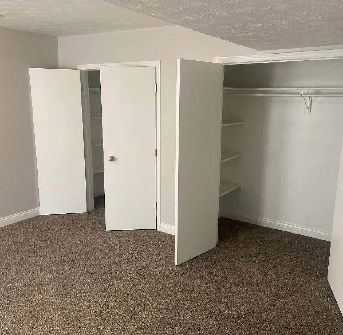 4 bed, 2200 sqft, $2,550 — Photo 3