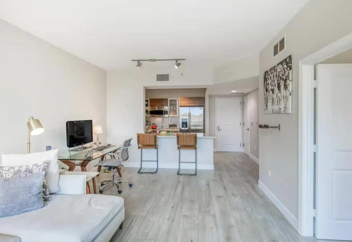 1 bed, 1.0 bath, 690 sqft, $3,725 — Photo 3