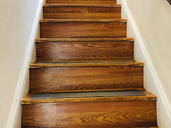 2nd image of 1524 W 39th St
