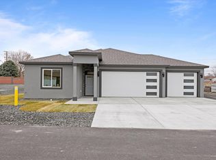2055 Acadia Ct, West Richland, WA 99353