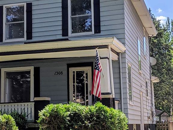 2nd image of 1308 W Parkside Dr