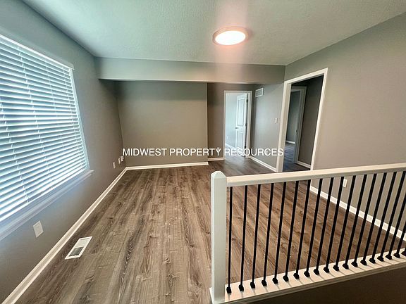 5th image of 205 NW Market Pl APT A