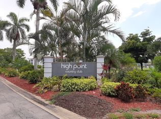 5 High Point Cir W APT 104, Naples, FL 34103