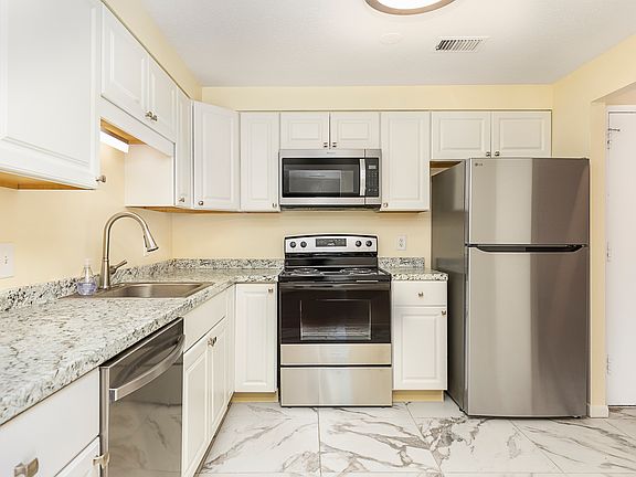 5th image of 1004 Paradise Rd APT 2M