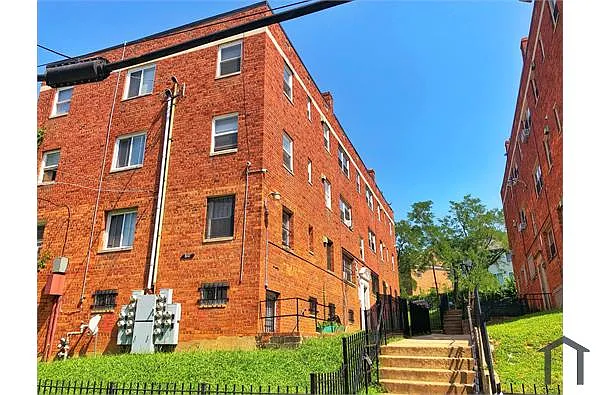 Building Photo - 810 Chesapeake St SE #101