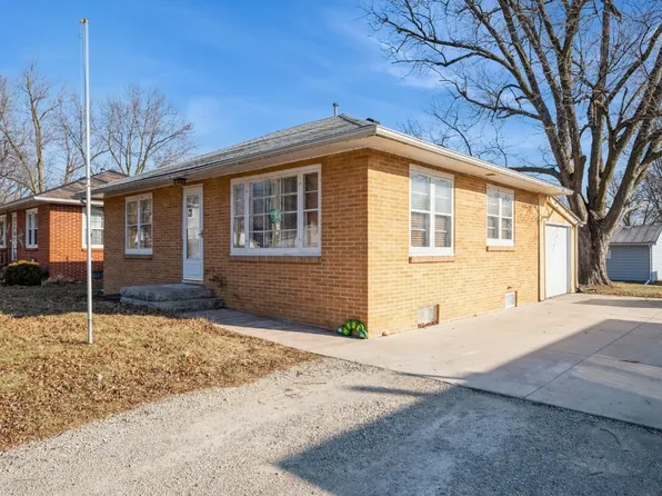 610 8th Ave NW, Independence, IA 50644