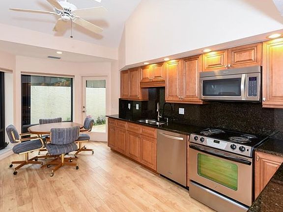 2nd image of 4505 Ascot Cir