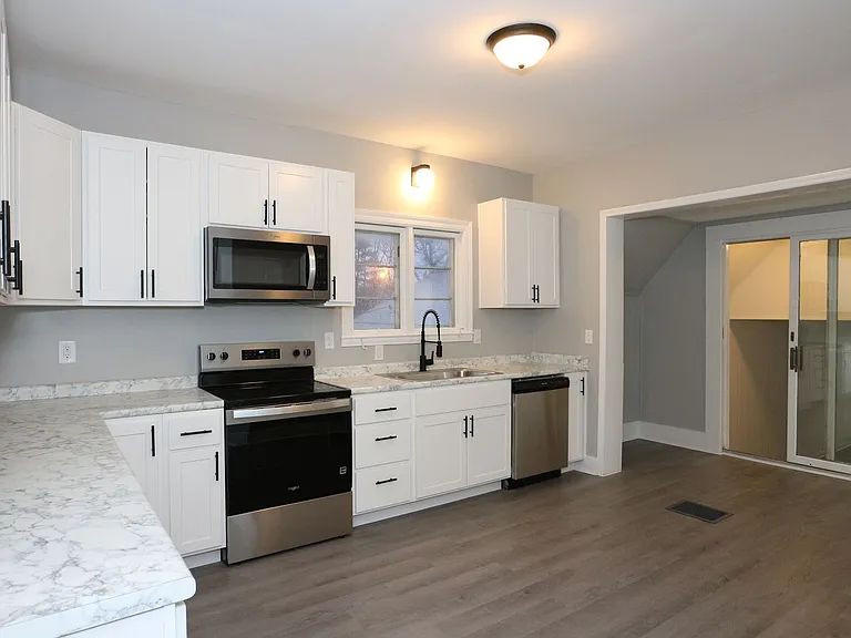 904 E Clinton St — Photo 8