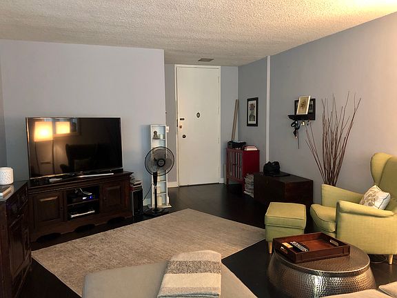 Large living room with 55" Smart TV