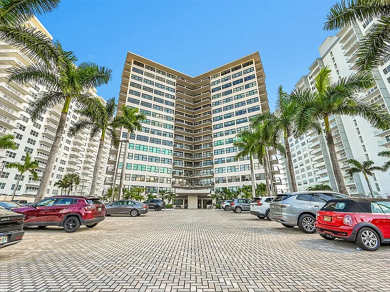 3800 Galt Ocean Dr #311 — Photo 1
