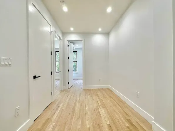 1118 Willoughby Avenue image 4 of 16