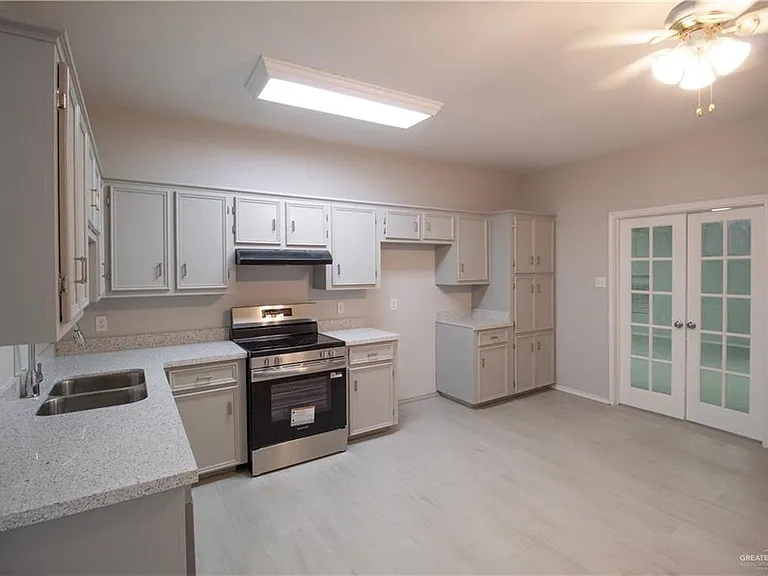 3409 Martin Ave — Photo 6