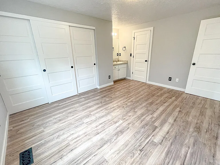 8244 SE Washington St — Photo 11