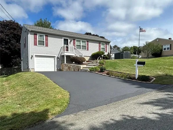 24 Well Meadow Way, Tiverton, RI 02878