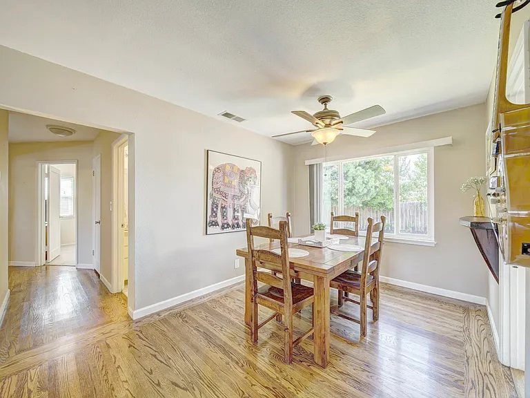 1024 Locust St — Photo 5