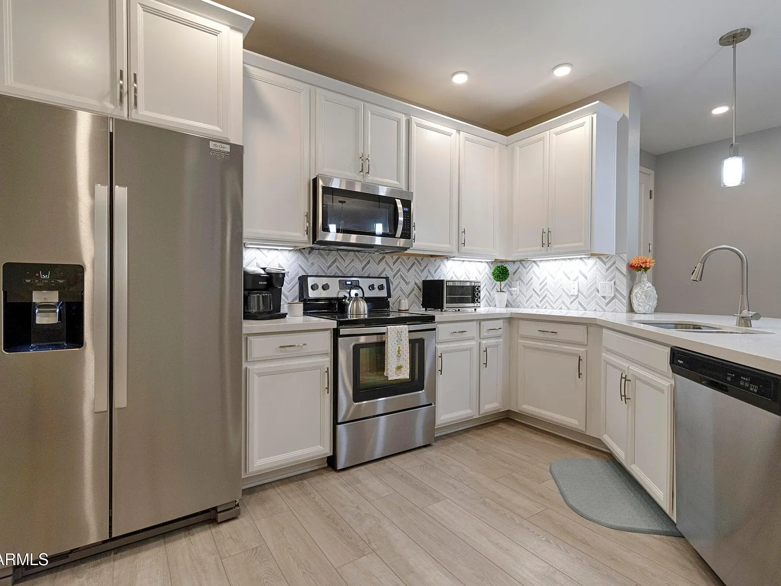 2 bed, 2.0 bath, 1346 sqft, $3,000 — Photo 2