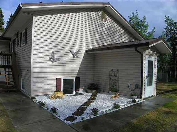3rd image of 1270 Pickering Dr