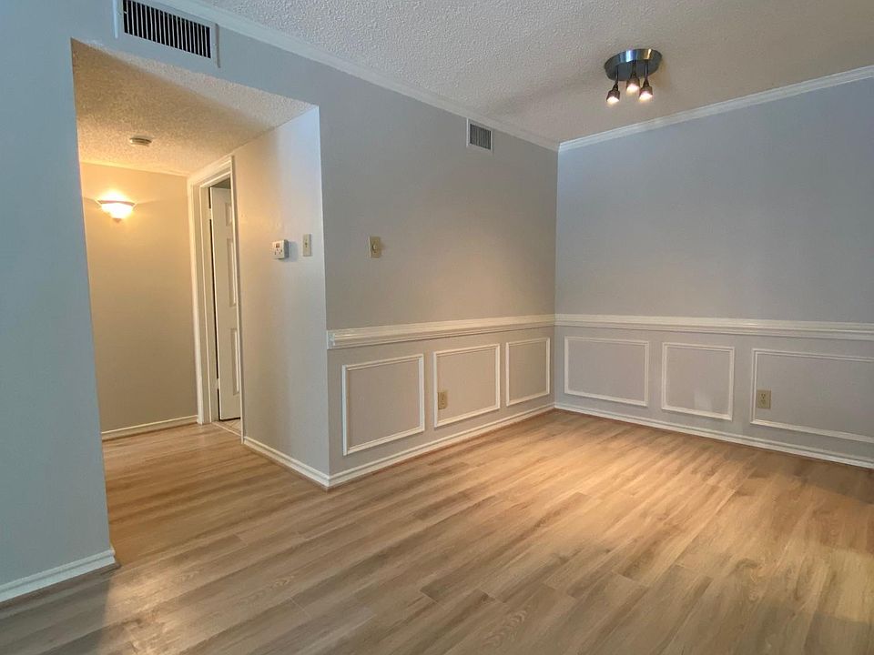 1st image of 1513 Lincoln Way #101