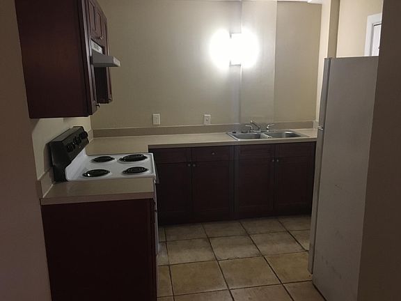 3rd image of 2851 Sophia St