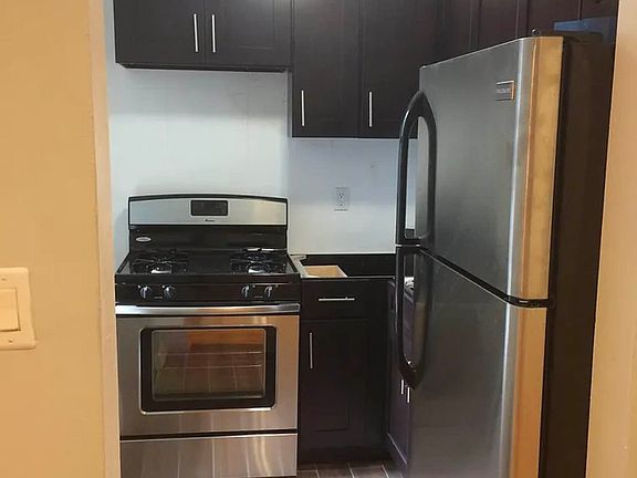 3rd image of 932 Bronx Park S APT 1C
