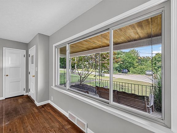 3rd image of 205 Donna Dr