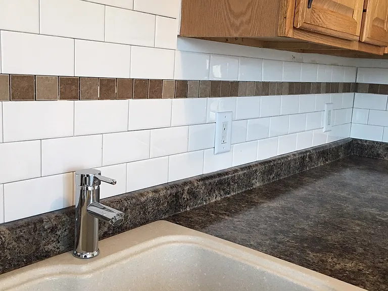 608 Wolcott St — Photo 2
