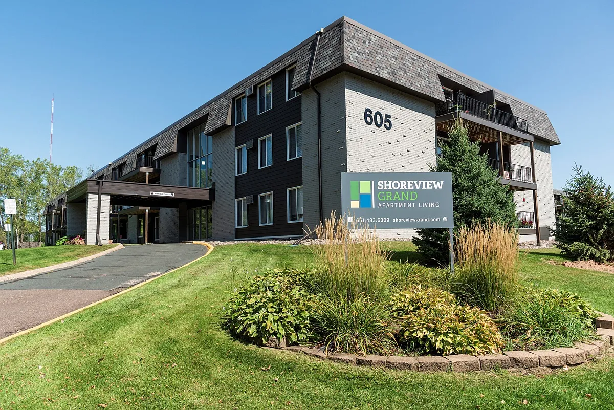 Building Photo - Shoreview Grand
