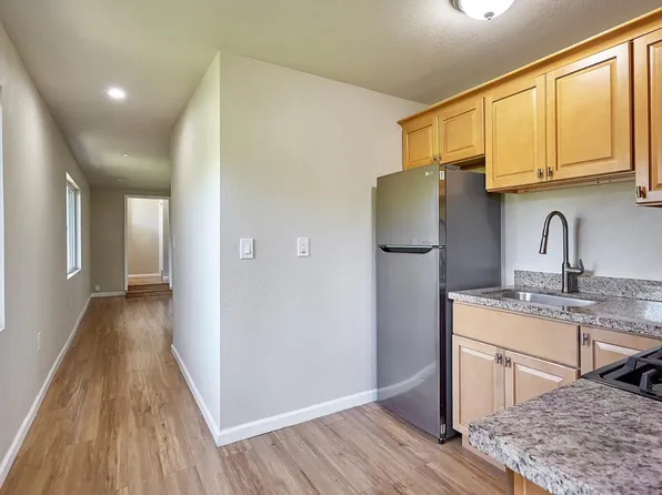 4443 Briar Cliff Rd, Oakland, CA 94605