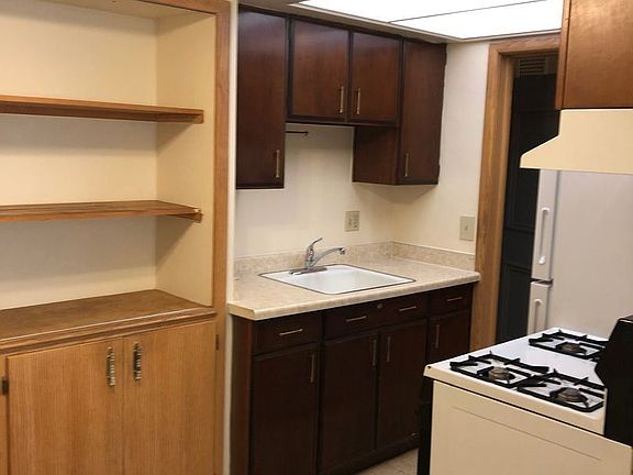 4th image of 2570 N Maryland Ave APT 306