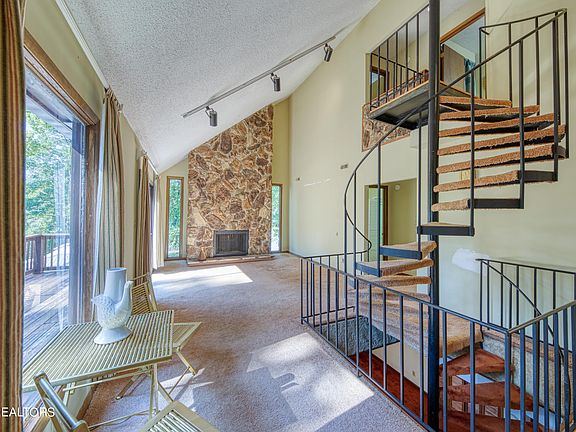 5th image of 2508 Craghead Ln
