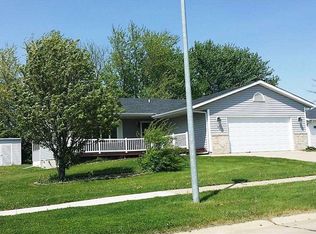 101 Rosedale Dr, Center Point, IA 52213