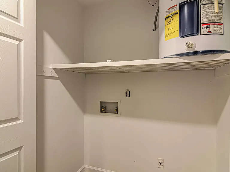 1518 Benjamin Pkwy #D — Photo 17