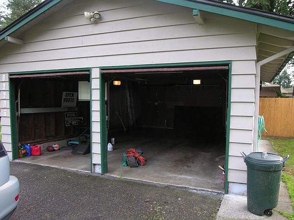 2nd image of 16617 NE 26th St