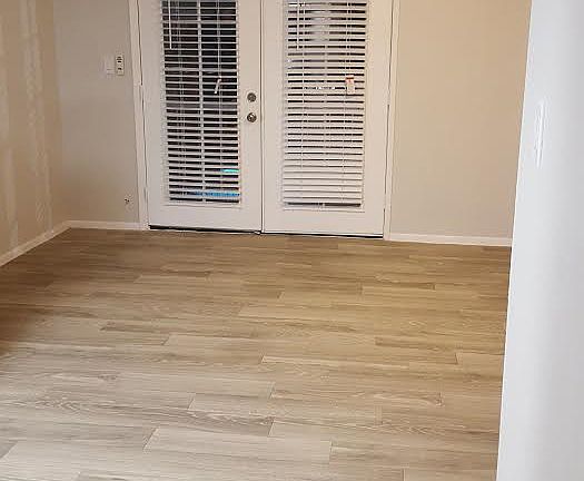 5th image of 4021 N 40th St Unit 37