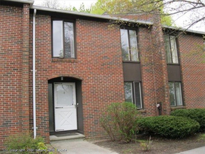 1st image of 8 Eaton Ct