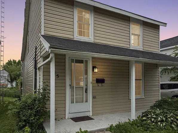 215 Brock St, Gananoque, ON K7G 1K5