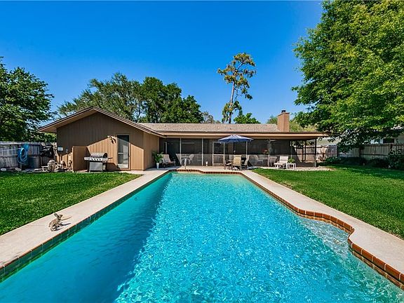 3rd image of 1683 Oak Pl