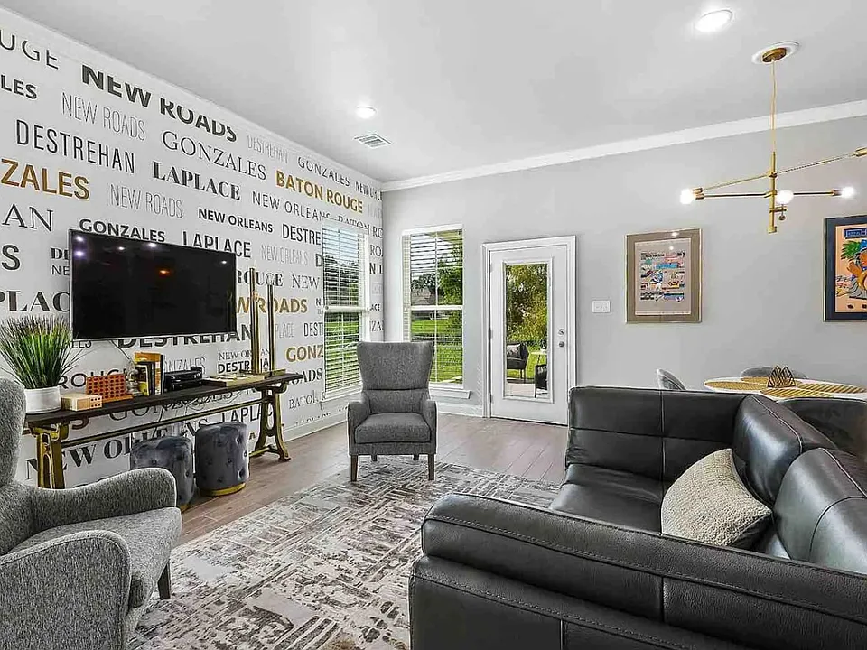 8116 Village Lake Ave