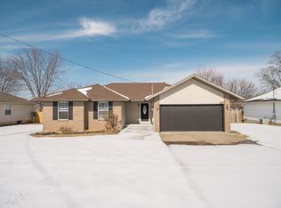 1835 W Farm Road 102, Springfield, MO 65803