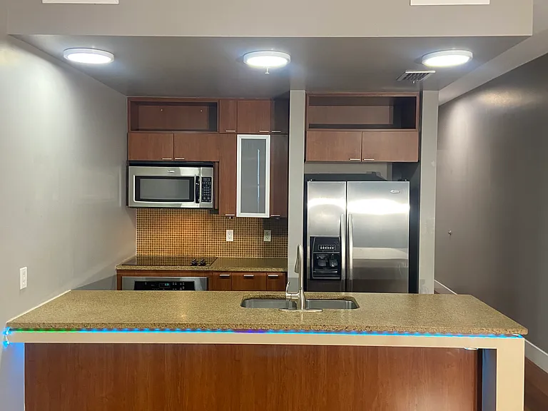 111 N 12th St #1411 — Photo 17